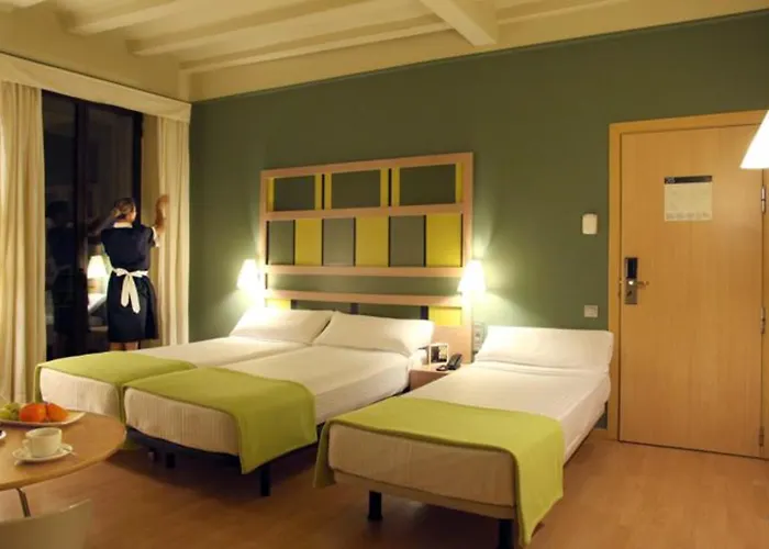 Ciutat De ホテル 3*