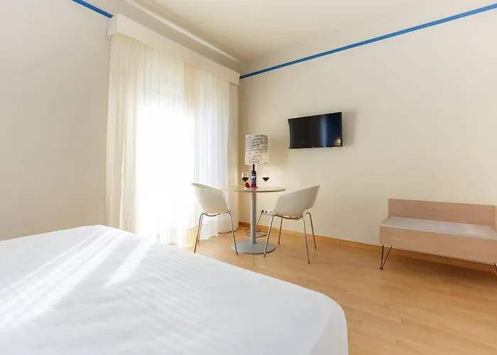 ホテル Ciutat De 3*